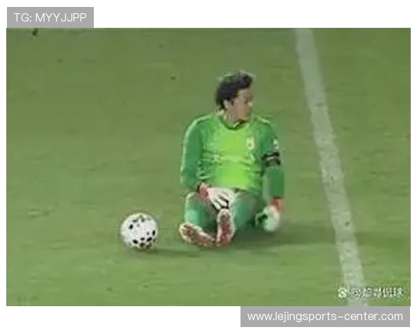 曼联死忠网红飞铲特维斯酿冲突！野兽 4 球回击梦剧场嘘声